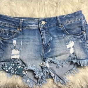 Medium denim shorts